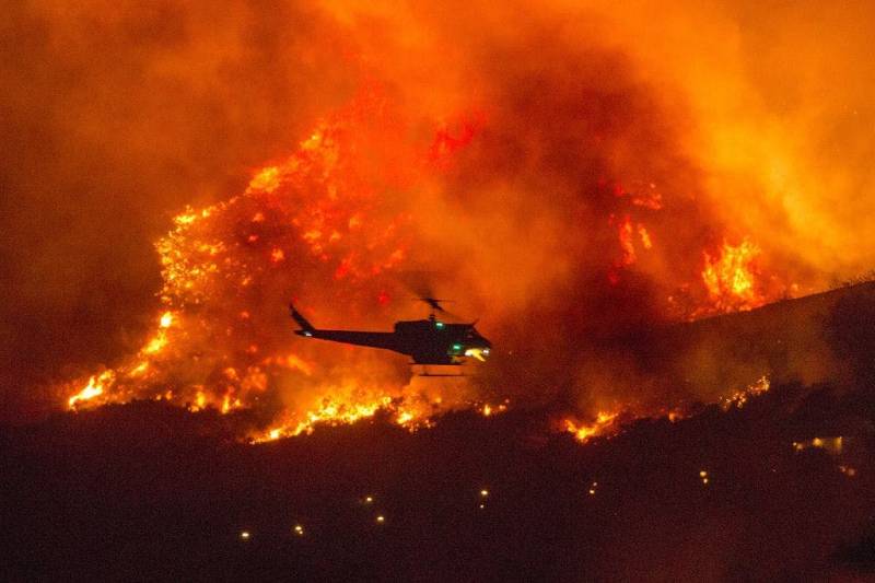 کیلیفورنیا کے جنگلات میں لگی آگ 22 ہزار ایکڑ رقبے پر پھیل گئی، 12افراد زخمی