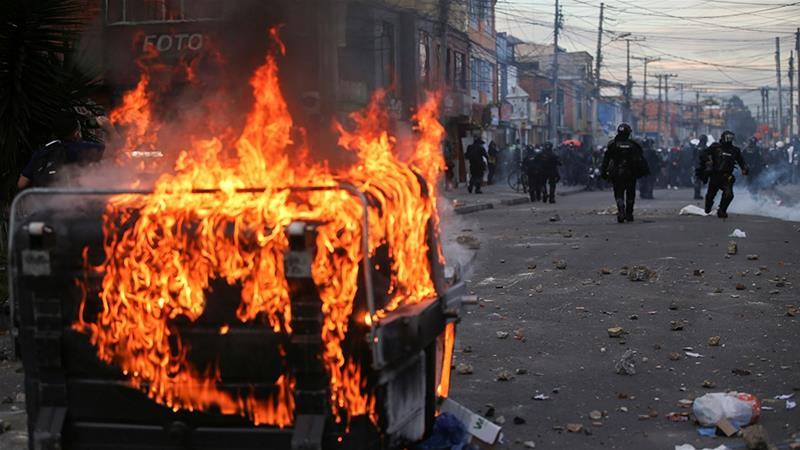 کولمبیا میں پولیس تشدد سے شہری کی ہلاکت کے بعد فسادات‘ جھڑپوں میں7 افراد ہلاک‘248 زخمی 