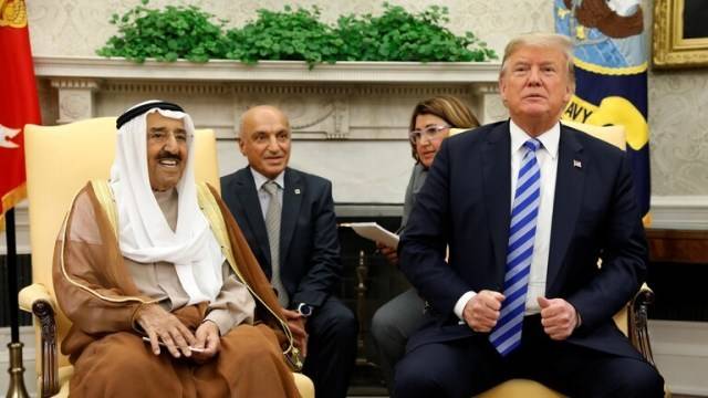 امریکی صدر نے کویت کے امیرشیخ صباح الاحمدالصباح کوایوارڈ عطا کیا