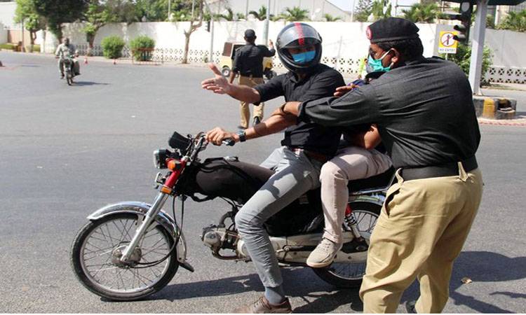 کراچی : ڈبل سواری پر پابندی کا حکم واپس