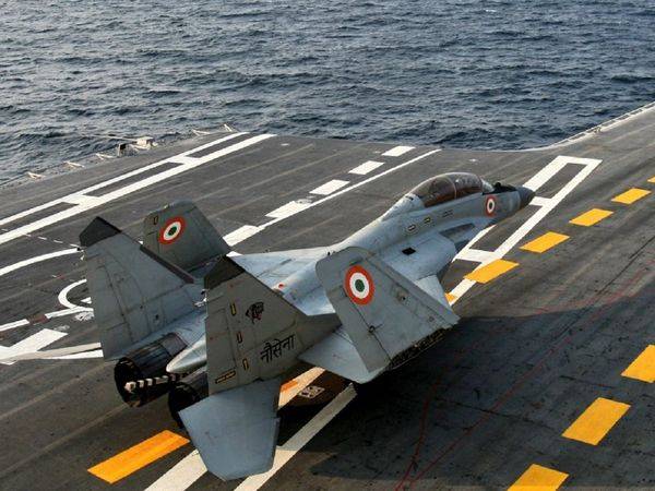  بھارتی فضائیہ کا مگ 29 لڑاکا طیارہ سمندر میں گرکر تباہ