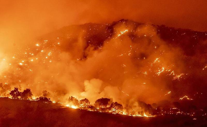 کیلی فورنیا کے جنگلات میں پھر سے آگ بھڑک اٹھی