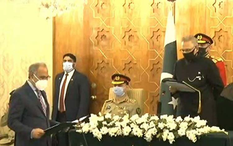 حفیظ شیخ کو وفاقی وزیر بنا دیا گیا، ایوان صدر میں حلف برداری تقریب