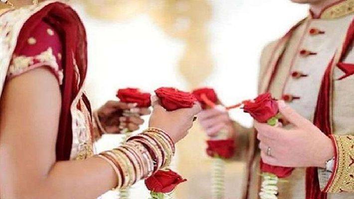 بھارتی نوجوان کی ایک ہی تقریب میں دولڑکیوں سے بیک وقت شادی 