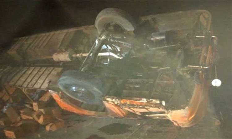 لسبیلہ کے علاقے اوتھل کے قریب مسافر بس الٹ گئی، 8 افراد جاں بحق، 22 زخمی