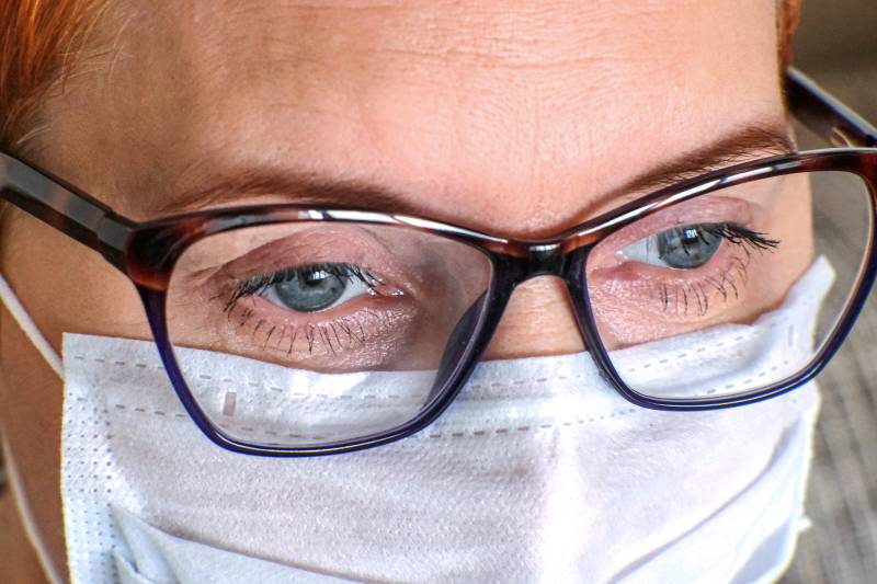 نظر کے چشمے اور کرونا وائرس کا کیا تعلق ہے؟ تحقیق میں اہم انکشاف