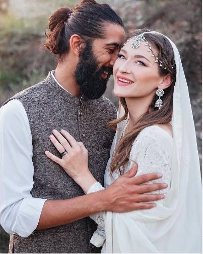 کینیڈین خاتون بائیکر نے پاکستانی بائیکر سے شادی کر لی
