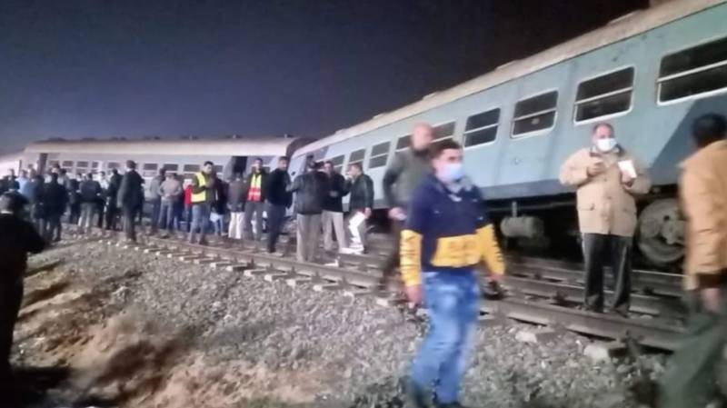 مصر، ٹرین پٹری سے اتر گئی 15،افراد زخمی