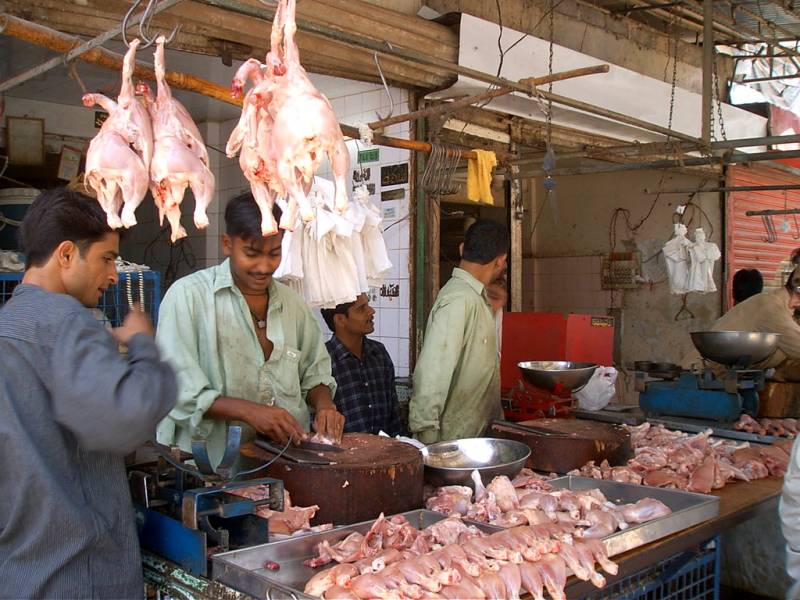 پشاور میں مرغی نے ٹرپل سنچری مکمل کرلی،عید پرمزید قیمت بڑھنے کا امکان 