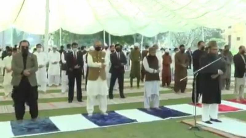 صدر عارف علوی اور گورنر سندھ عمران اسماعیل نے نماز عید کراچی میں ادا کی