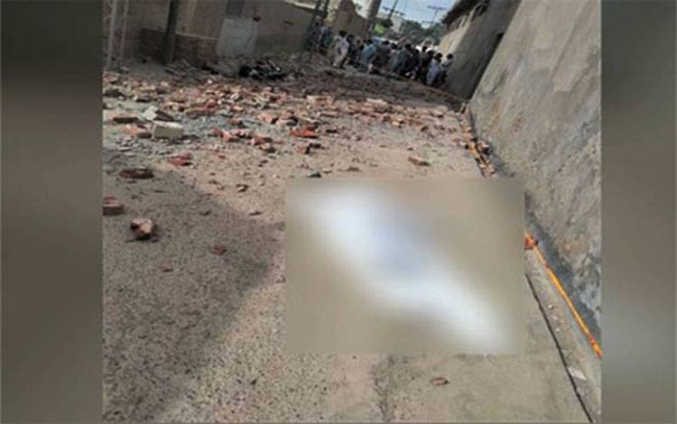 فیصل آباد: تیز آندھی کے باعث فیکٹری کی دیوار گر گئی، 2 افراد جاں بحق