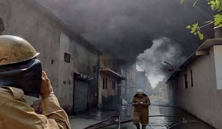 بھارت،جوتوں کے کارخانہ میں آتشزدگی ،6افرادلاپتہ