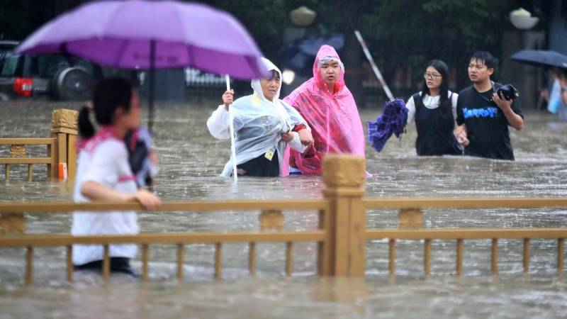 چین: طوفانی بارشیں، ڈیم تباہ، نشیبی علاقے زیر آب ،درجنوں افراد ہلاک