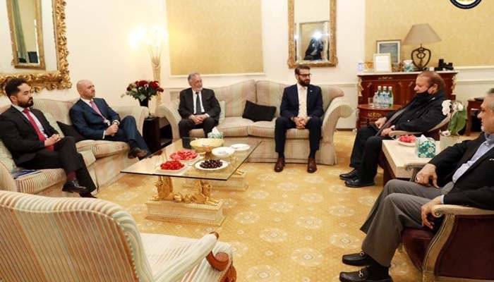 لندن، نوازشریف سے افغان سلامتی امور کے مشیر اور وزیر مملکت کی ملاقات
