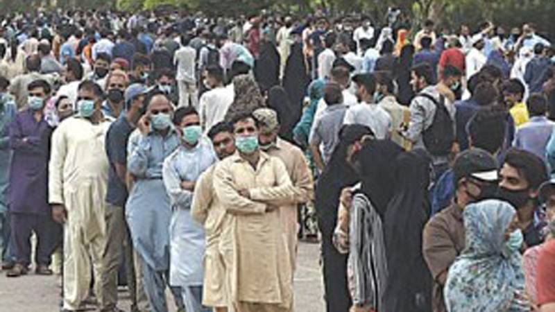 کراچی ایکسپو سینٹر میں ہنگامہ آرائی، ویکسی نیشن روک دی گئی