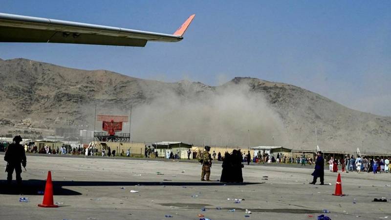 کابل ایئرپورٹ:دو دھماکے، بچوں سمیت 13 افراد جاں بحق،کابل ایئر پورٹ پرفضائی آپریشن معطل