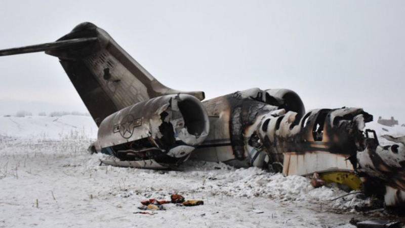امریکی بحریہ کا لڑاکا طیارہ گھر پر گر کر تباہ
