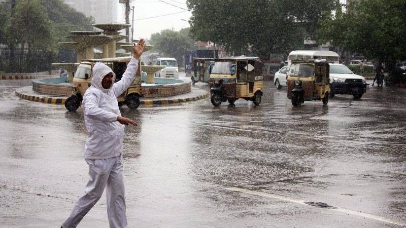 کراچی میں ہواوں کیساتھ موسلا دھار بارش