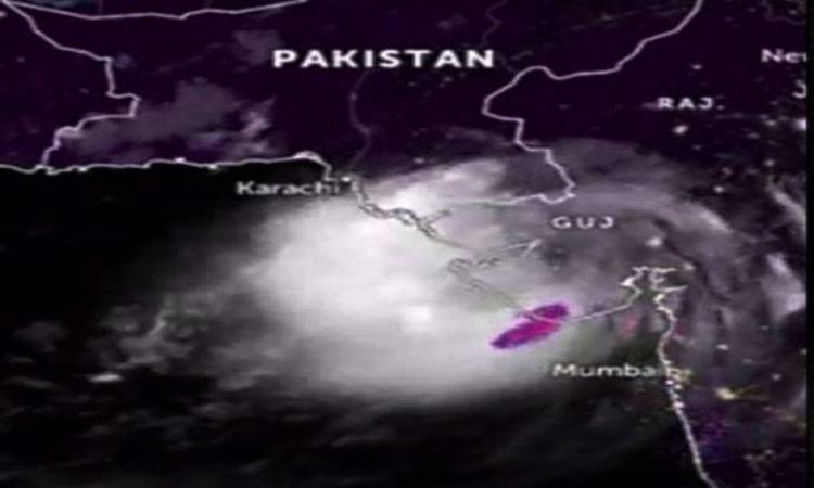 سمندری طوفان کی آمد،کراچی سمیت ساحلی علاقوں میں تیز بارش کی پیشگوئی