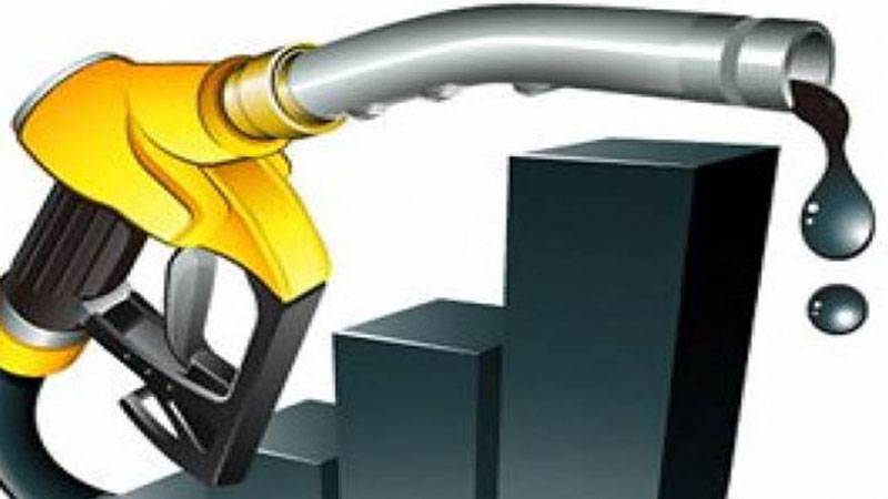  حکومت کی جانب سے پیٹرول کی قیمت میں مزید 5 روپے 25 پیسے فی لیٹر اضافہ کیے جانے کا امکان ہے
