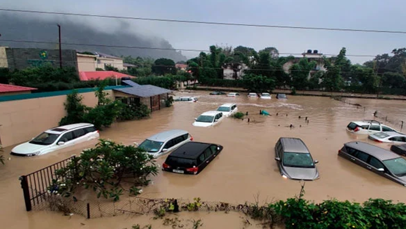 بھارت اور نیپال میں سیلاب، لینڈ سلائیڈنگ ،116 افراد ہلاک، متعدد لاپتہ