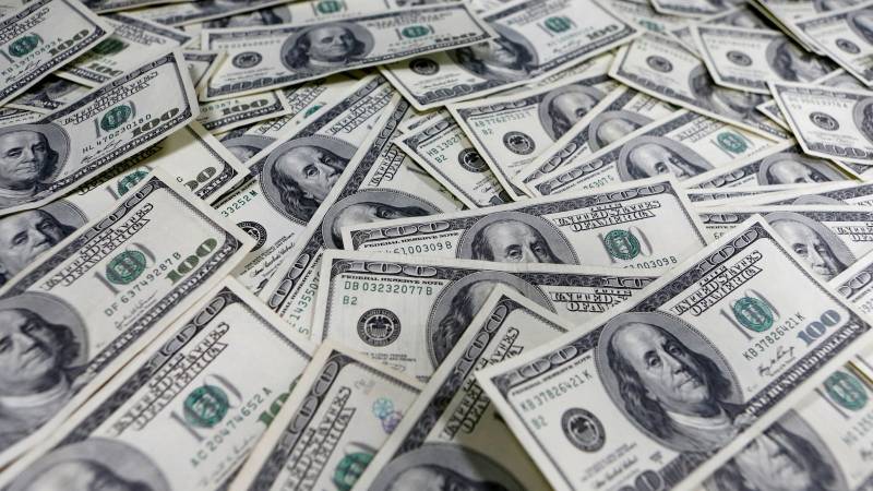 انٹربینک میں ڈالر تاریخ کی بلند ترین سطح پر،176 روپے 90 پیسے پر ٹریڈ