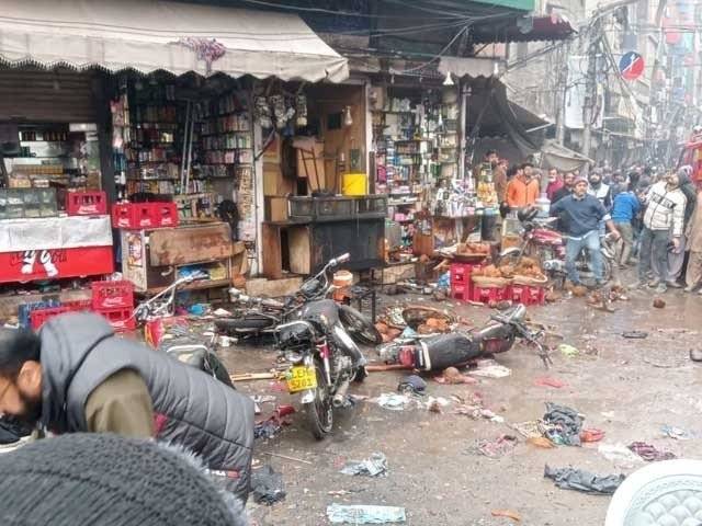 لاہور: نیو انار کلی پان منڈی کے قریب دھماکا، 2 افراد جاں بحق، 20 زخمی