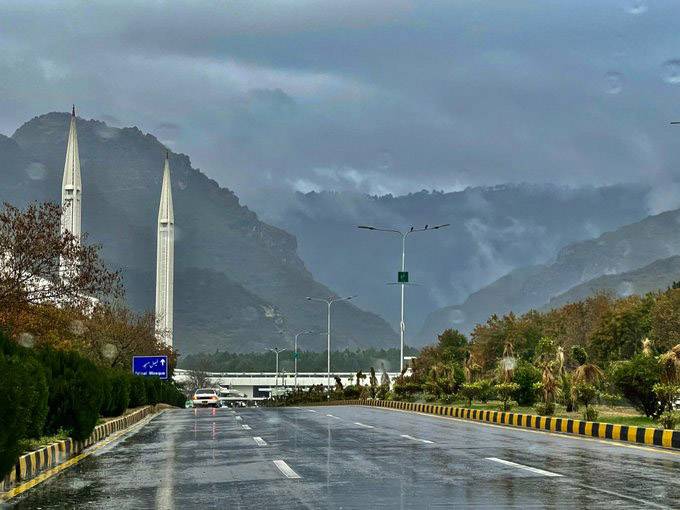 پاکستان: دوسرے روز بھی بارش، برفباری جاری
