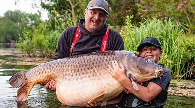 گیارہ سالہ لڑکے نے 43 کلو سے زائد وزنی مچھلی کا شکار کرکے نیا عالمی ریکارڈ بنا ڈالا