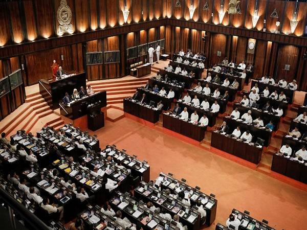 سری لنکا کی کابینہ کے 9 نئے وزرا نے اپنے عہدے کا حلف اٹھا لیا