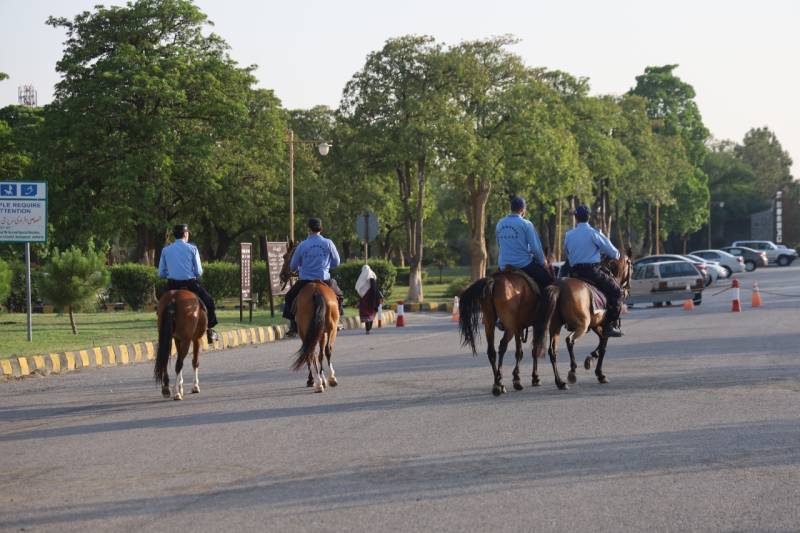 اسلام آباد پولیس کی گھوڑوں پر پٹرولنگ ، خصوصی گھڑ سوار دستے تعینات