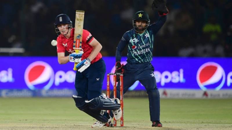 پانچواں ٹی 20: پاکستان نے انگلینڈ کو 5 رنز سے ہرادیا