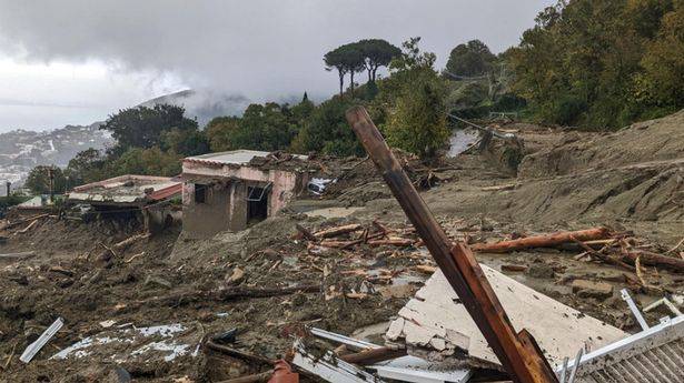 اٹلی: موسلا دھار بارشوں سے لینڈ سلائیڈنگ ، 8 افراد ہلاک