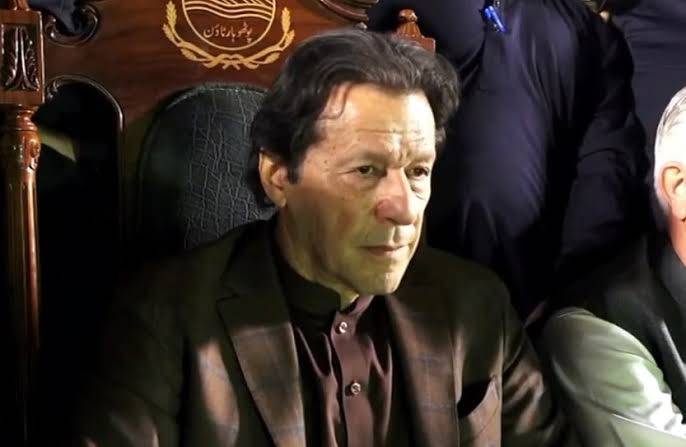 عمران خان کا پنجاب اور کے پی کی حکومتیں چھوڑنے اور استعفے دینے کا فیصلہ