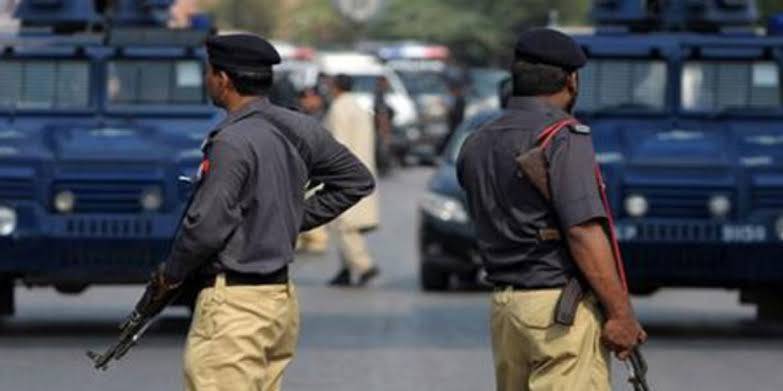 پشاور میں خود کش دھماکہ ، کراچی میں سیکیورٹی ہائی الرٹ کردی گئی 