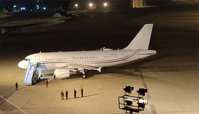 پرویز مشرف کی میت لے کر خصوصی طیارہ کراچی پہنچ گیا