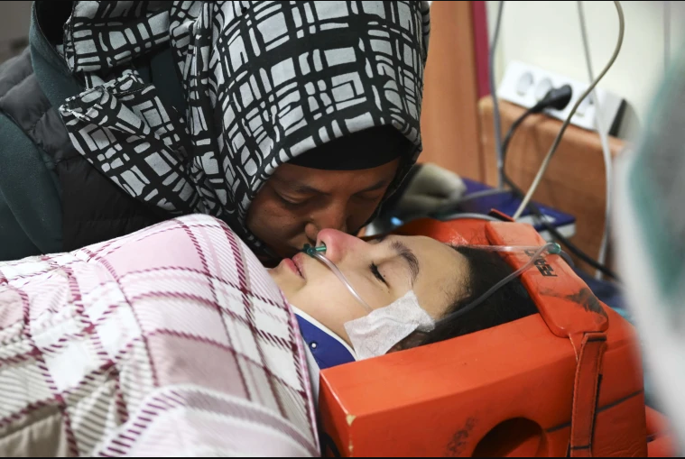 ترکیہ: زلزلے کے 10 دن بعد ملبے سے سترہ سالہ لڑکی زندہ برآمد