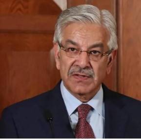 وزیر دفاع خواجہ آصف صدر مملکت ڈاکٹر عارف علوی پر برس پڑے۔