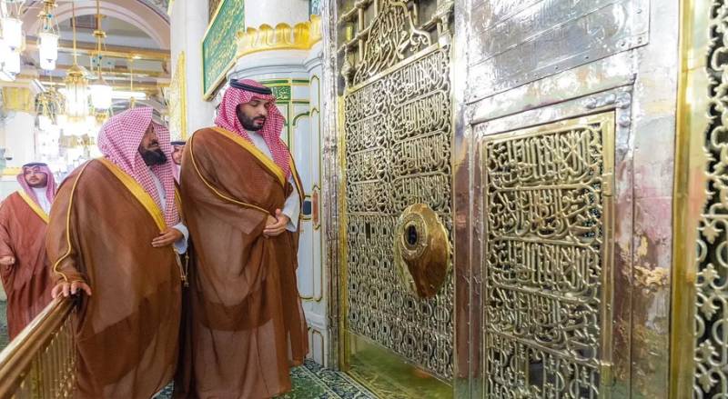 شہزادہ محمد بن سلمان کا مسجد نبوی کا دورہ، روضہ رسول پر حاضری