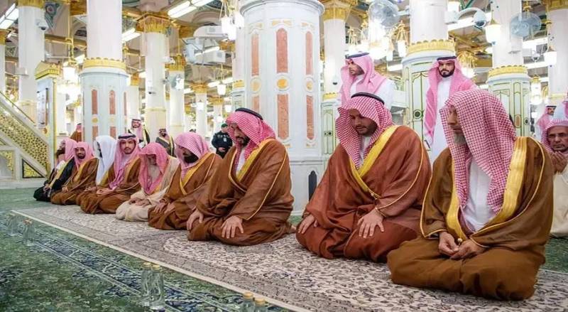 شہزادہ محمد بن سلمان کا مسجد نبوی کا دورہ، روضہ رسول پر حاضری