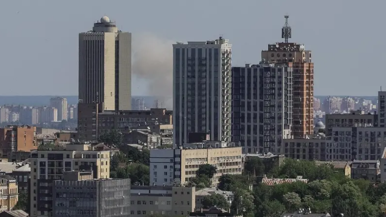 یوکرین کے دارالحکومت کیف میں رات گئے حملے میں 3 افراد ہلاک