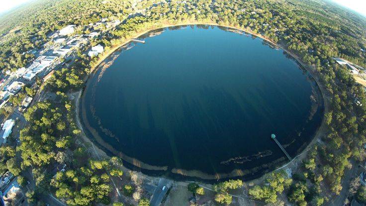  دنیا کی سب سے گول لیکن قدرتی جھیل فلوریڈا میں واقع 