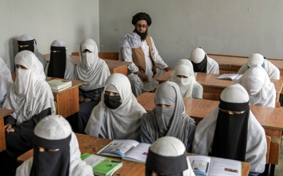 افغانستان میں لڑکیوں کی تعلیم پر پابندی کےاثرات اورعالمی ردعمل