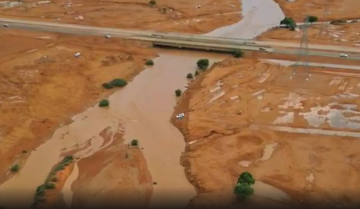 سعودی عرب: موسلا دھار بارش سے علاقہ قدرتی فن پارے میں تبدیل