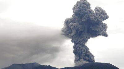 انڈونیشیا میں آتش فشاں پھٹ گیا؛11 افراد لاوے کی زد میں آکر ہلاک اور 12 لاپتا