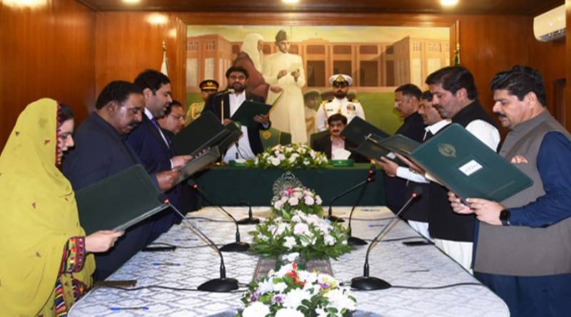  سندھ کابینہ میں شامل 8 نئے وزرا نے حلف اٹھا لیا 