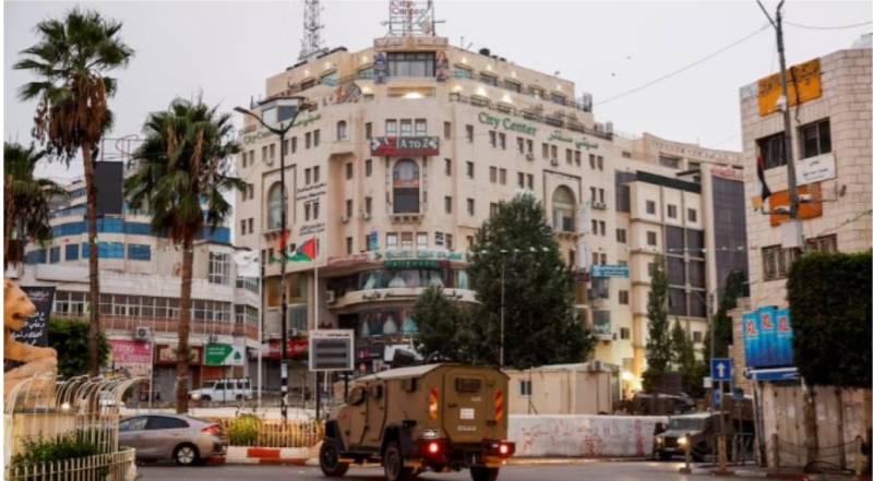 اسرائیلی فوج کا مغربی کنارے میں الجزیرہ ٹی وی کے دفتر پر دھاوا