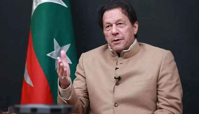 عمران خان کی پی ٹی آئی قیادت کو سول نافرمانی کی تحریک جاری رکھنے کی ہدایت