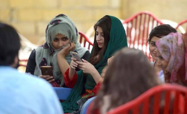 انٹرنیٹ اور سوشل میڈیا کا استعمال،پاکستانی مرد و خواتین بھی شامل،حیران کن رپورٹ منظرعام