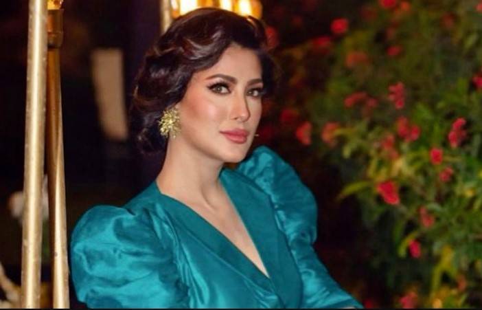  پاکستانی ڈراموں اور فلموں کی سپر سٹار مہوش حیات نے زندگی کی 37بہاریں دیکھ لیں۔